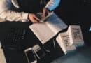 O que vender no final de ano para ganhar dinheiro: ideias lucrativas e tendências do mercado