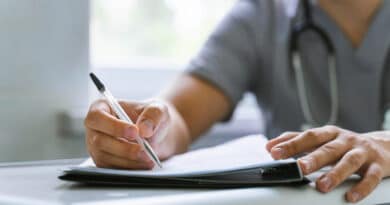 Qual doença pega 3 dias de atestado? Entenda o que o médico pode atestar