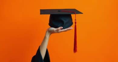 Tem que ter diploma para fazer pós-graduação?